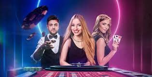 Người chơi Việt Nam trải nghiệm quyền lợi VIP hihi88 trên điện thoại